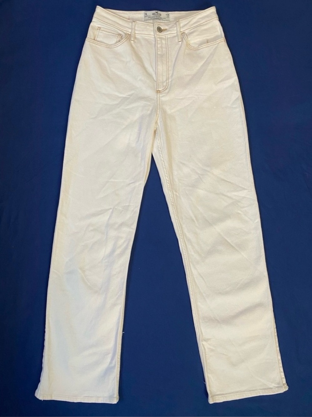 Hollister Curvy Ultra High-Rise Dad Jean White w/ Contrasting Stitching w28 l31